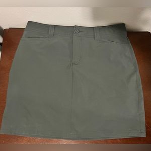 Size 4 Eddie Bauer Skirt with built in spandex shorts